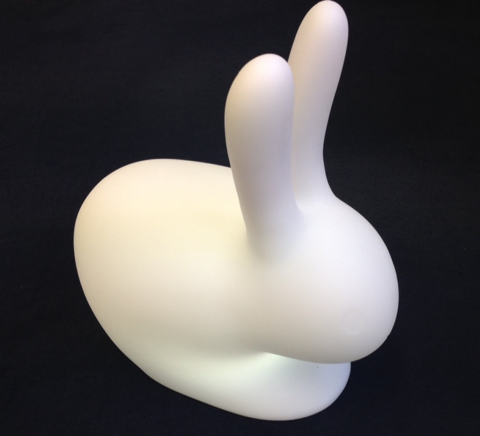 Lampe de nuit pour enfant Lapin LED 16 couleurs RGB blanc rechargeable 45 cm - VDD World Lampe de nuit pour enfant Lapin LED 16 couleurs RGB blanc rechargeable 45 cm - VDD World