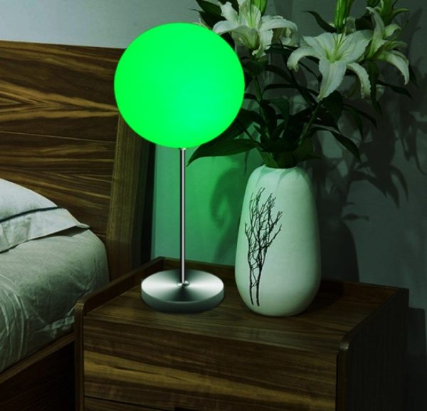 Lampe de bureau Lampe de table LED 16 couleurs RGB blanc télécommande - VDD World