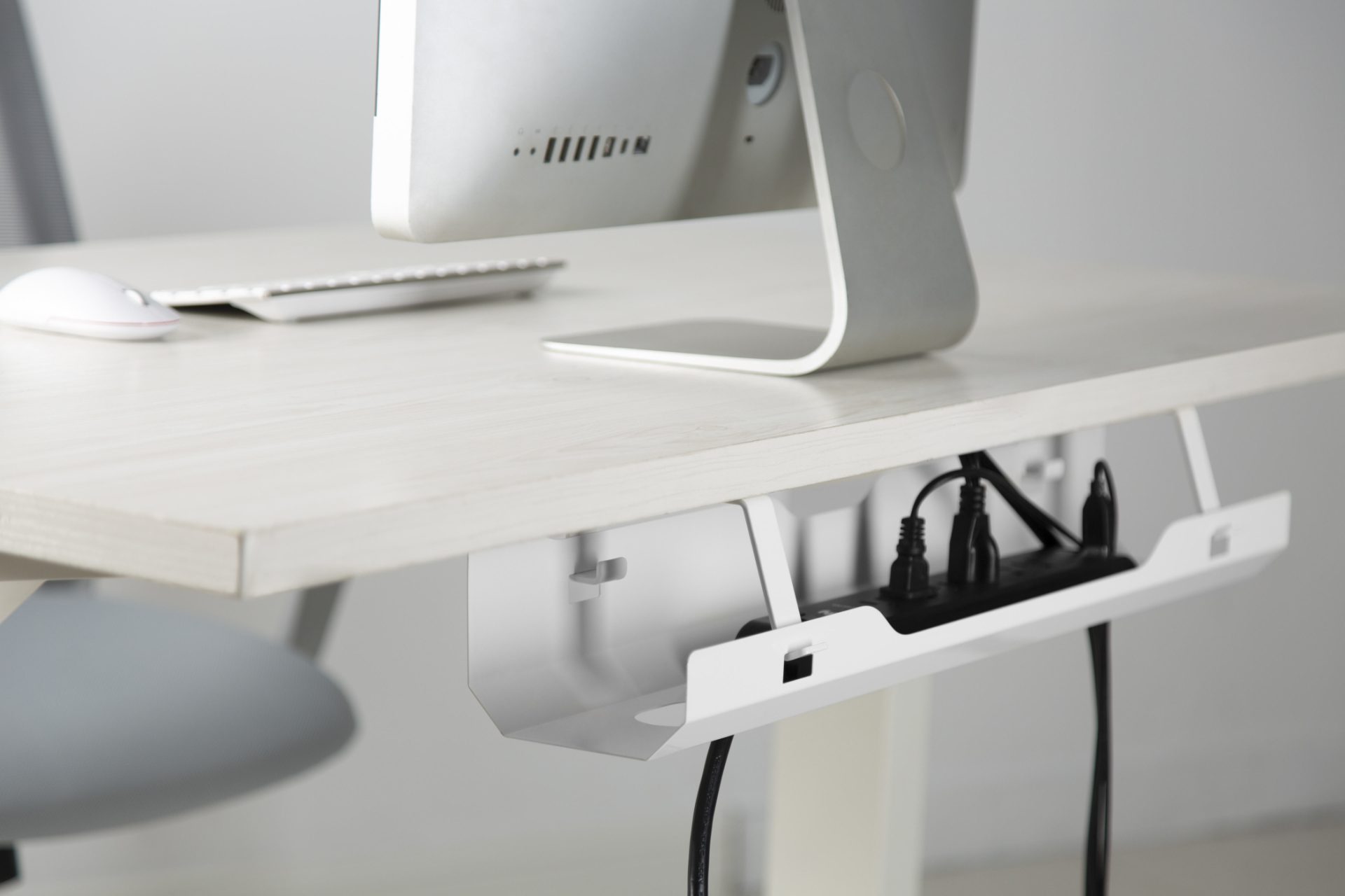 Chemin de câbles pour sous bureau - largeur 60 cm - blanc - VDD World Chemin de câbles pour sous bureau - largeur 60 cm - blanc - VDD World